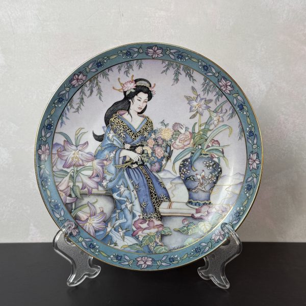 Нет в наличии. Коллекционная тарелка Royal Doulton Леди Лилия
