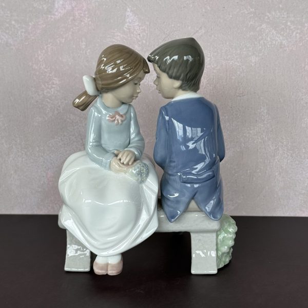 Nao by Lladro 1136 Первая любовь (Нет в наличии)