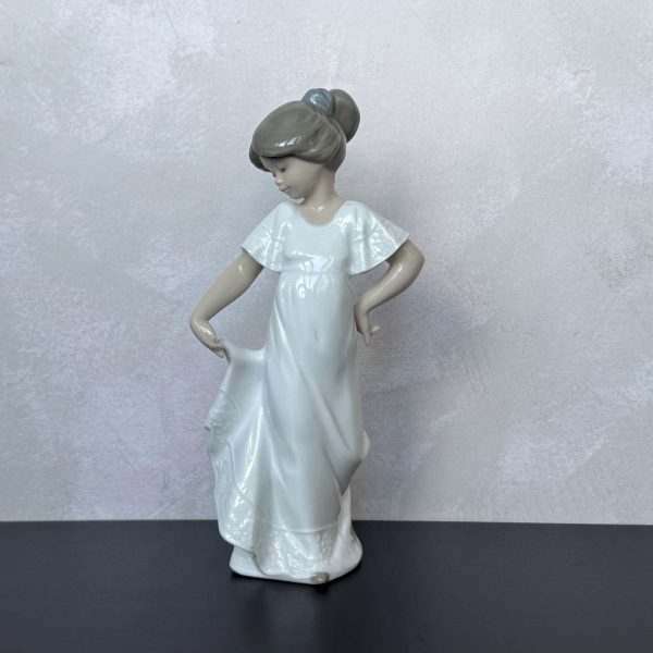 Nao by Lladro 1110 Какая красивая! (Нет в наличии)