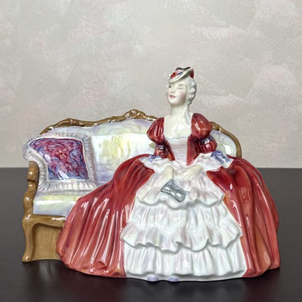 Royal Doulton HN1997 Красавица на балу