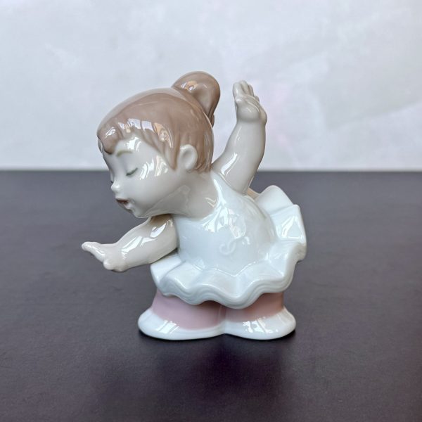 Nao by Lladro 5042 Дотянуться до носочков